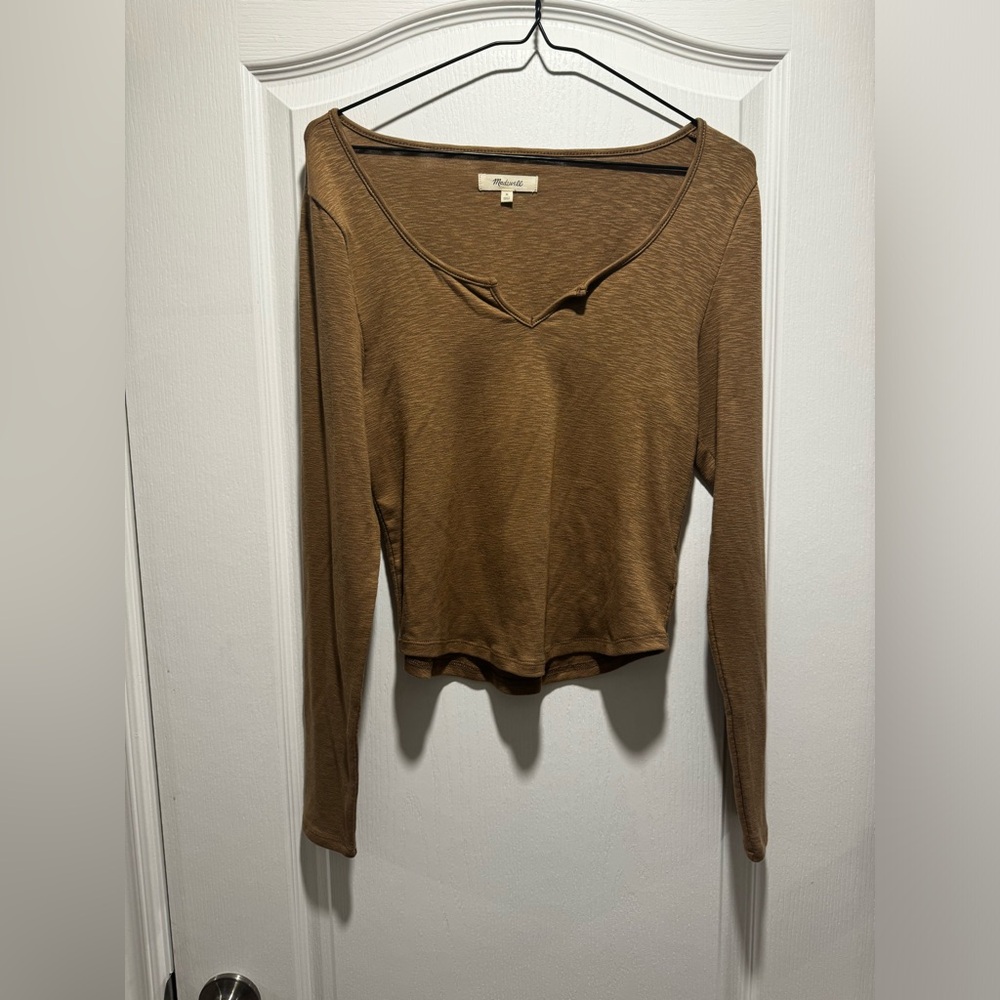 119- Madewell Split Neck Long Sleeve Tee Camel Soft Casual Everyday Top
